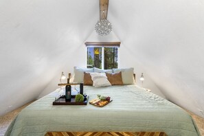 3 bedrooms, desk, travel crib, free WiFi