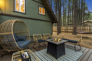 Terrace/patio - A-frame cabin, fenced-in yard (Flagstaff)