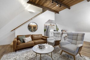 Smart-TV, Kamin, Videospiele, Videothek