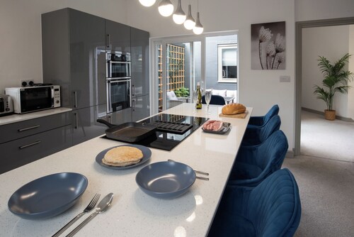 Stylish Modern Buxton Town House