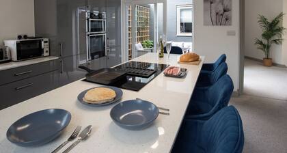 Stylish Modern Buxton Town House