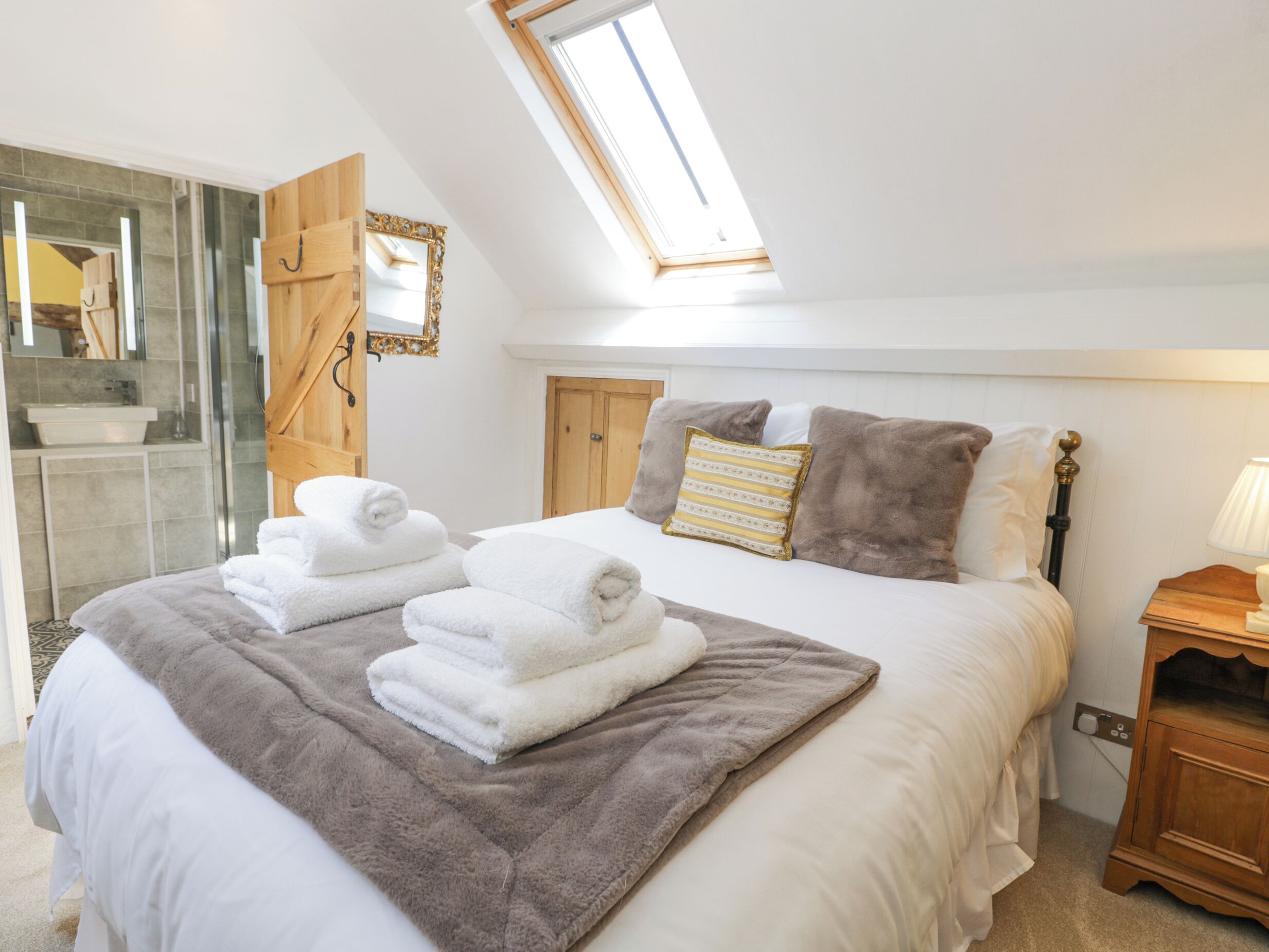 5 quartos, Wi-Fi de cortesia, individualmente decorados