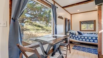 House | In-room dining