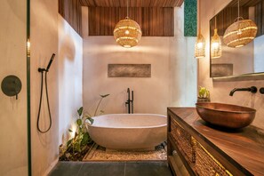 Shower, hair dryer, towels - Luxury 4BR Designer Villa with Pool & Views (Canggu)