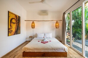 3 bedrooms, free WiFi, bed sheets - 3BR Tropical Villa | Pool, Jacuzzi & Canggu (Canggu)