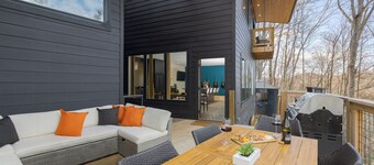 Secluded 5BDR w/ Hot Tub, Game Room, Deck Forest Views | Dark Horse by AvantStay