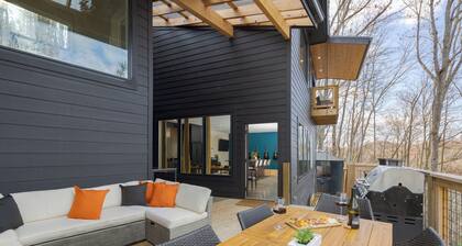 Secluded 5BDR w/ Hot Tub, Game Room, Deck Forest Views | Dark Horse by AvantStay