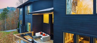 Secluded 5BDR w/ Hot Tub, Game Room, Deck Forest Views | Dark Horse by AvantStay