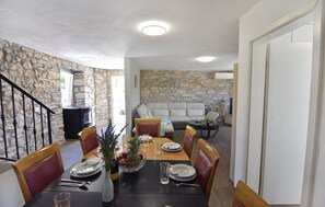 Interior - Appartamento con tre Camere, Terrazzo e Piscina Condivisa Vicino a Umago (Vilanija)