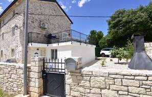 Exterior - Appartamento con tre Camere, Terrazzo e Piscina Condivisa Vicino a Umago (Vilanija)