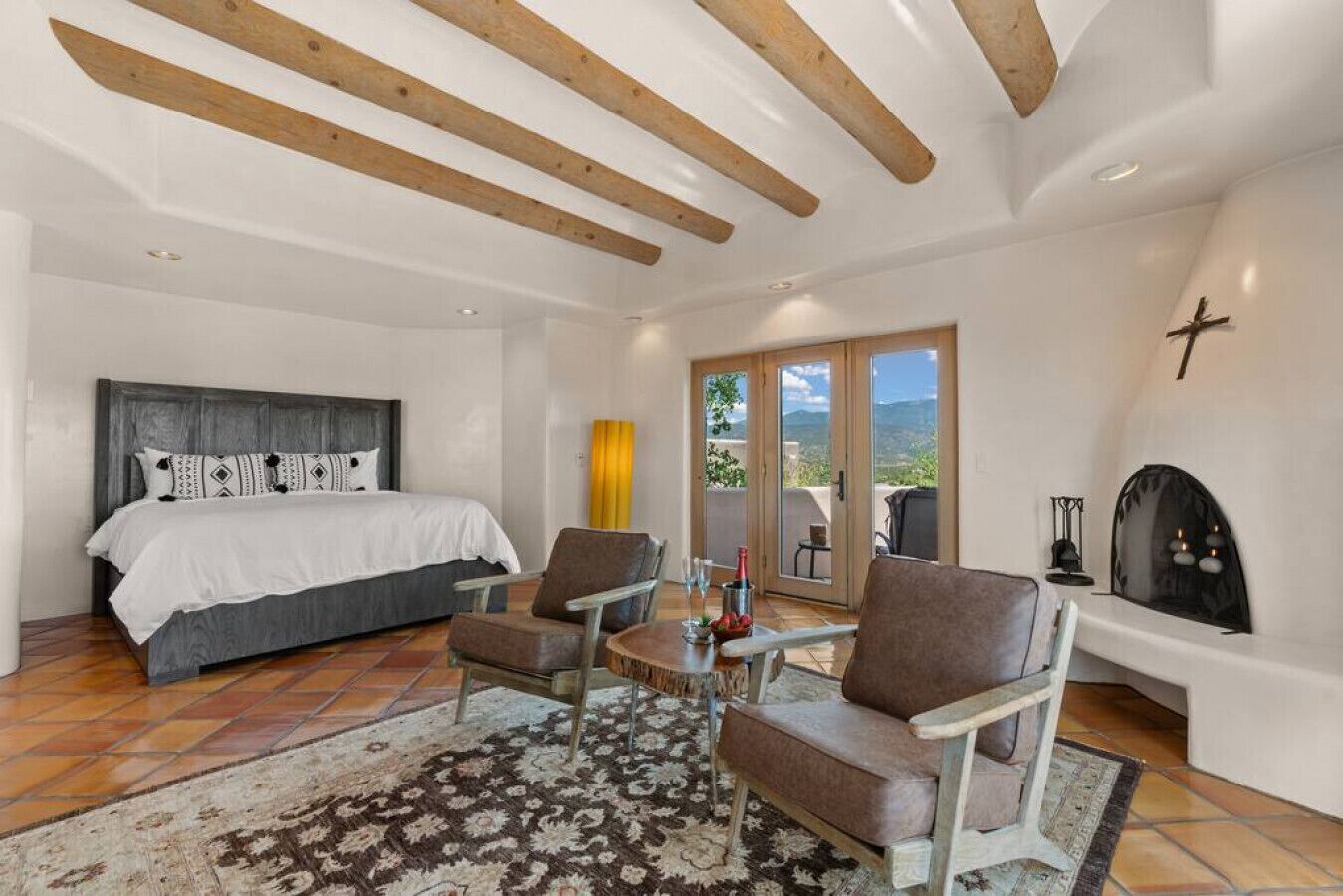 Schreibtisch, Bügeleisen/Bügelbrett, Reisekinderbett, kostenloses WLAN