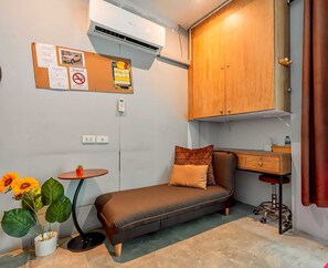 Comfort Triple Room | Living area - BM Loft On Nut & Massage (Bangkok)