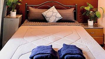 ห้องลักซ์ชัวรี่ | เครื่องนอนป้องกันสารก่อภูมิแพ้, มินิบาร์ฟรี, ผ้าม่านกันแสง, Wi-Fi ฟรี