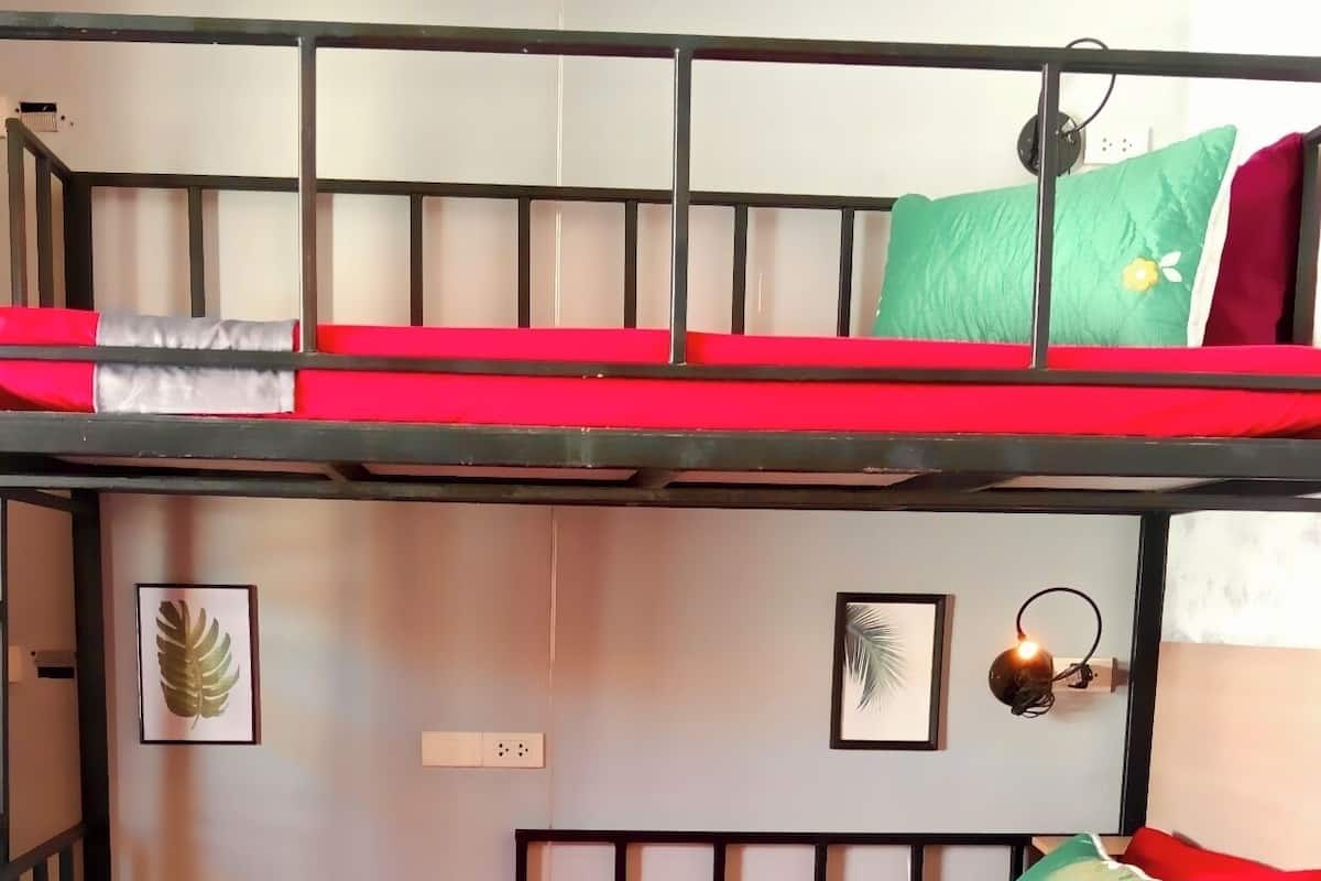 舒適四人房 | 防敏寢具、記憶棉床墊、迷你吧贈品、遮光窗簾/窗簾