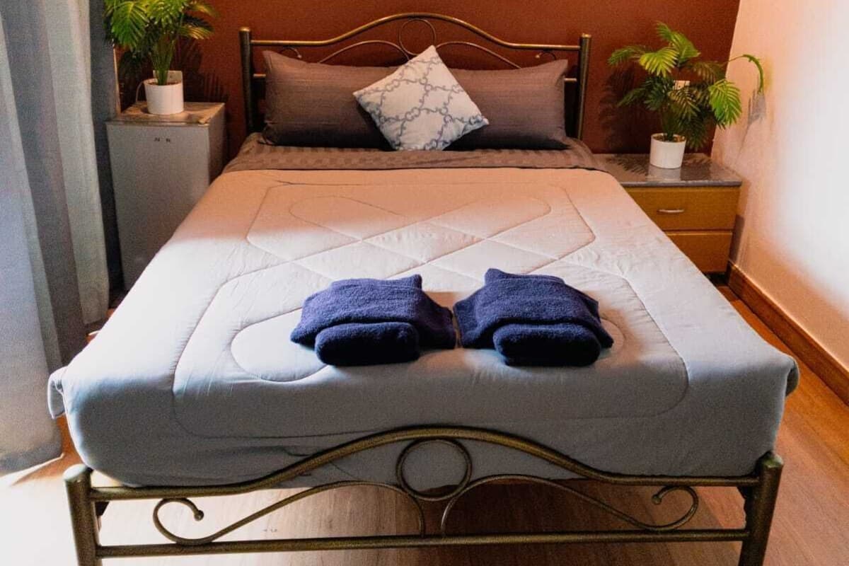 Luxury Room | Hypo-allergenic bedding, laptop workspace, blackout curtains, free WiFi