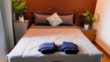 Hypo-allergenic bedding, laptop workspace, blackout curtains, free WiFi