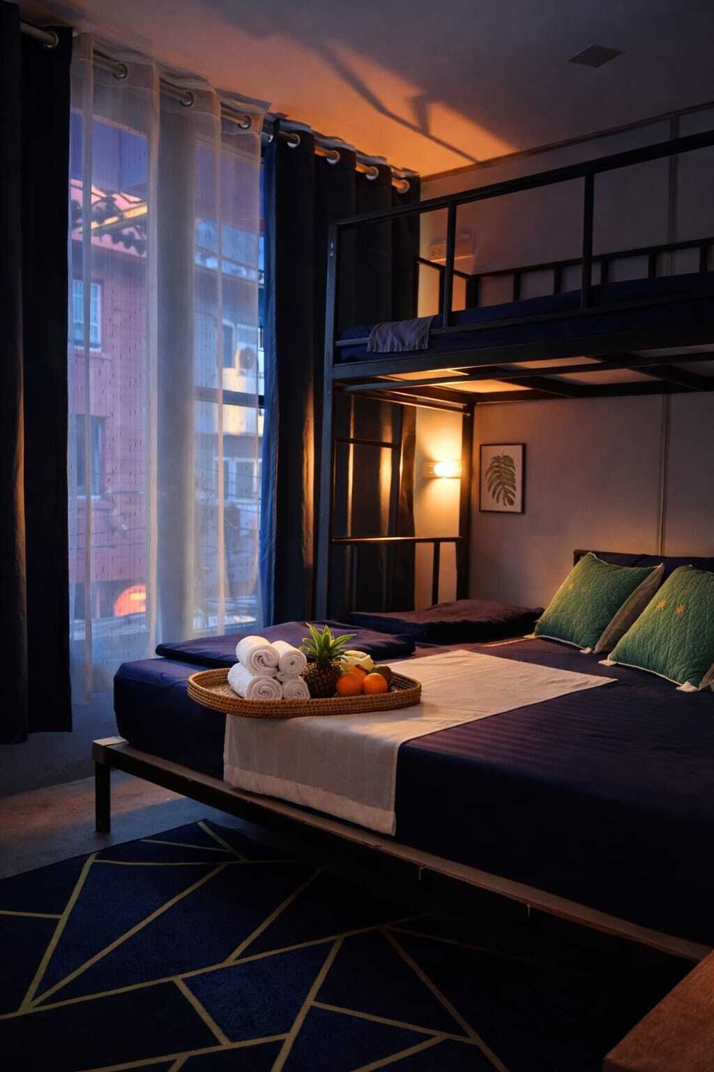 舒適四人房, 多張床 | 低過敏寢具、記憶床墊、免費迷你吧、遮光布/窗簾