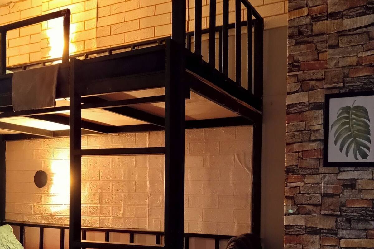 四人房 | 防敏寢具、記憶棉床墊、迷你吧贈品、遮光窗簾/窗簾