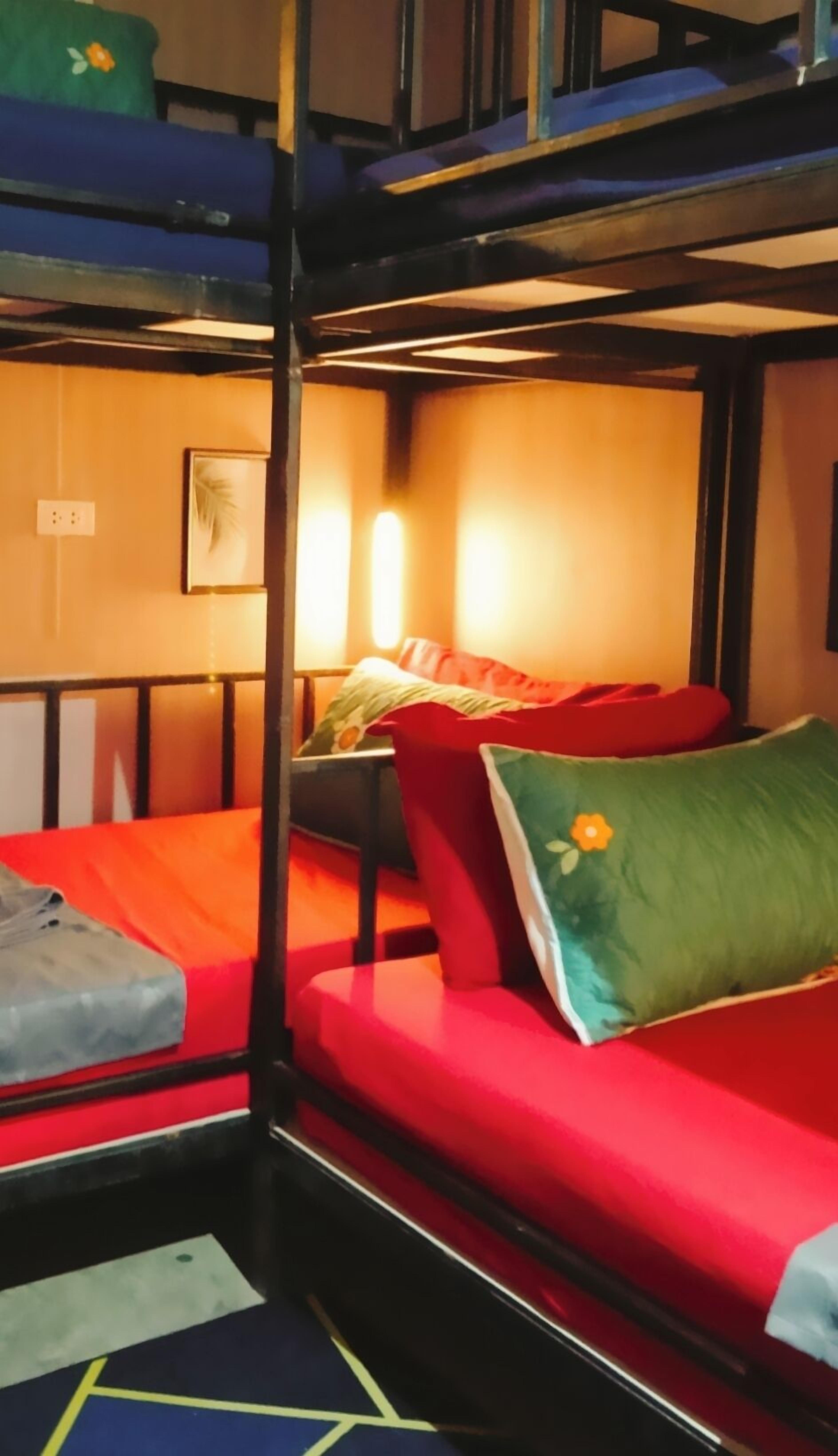 Quadruple Room | Hypo-allergenic bedding, memory foam beds, free minibar, blackout drapes