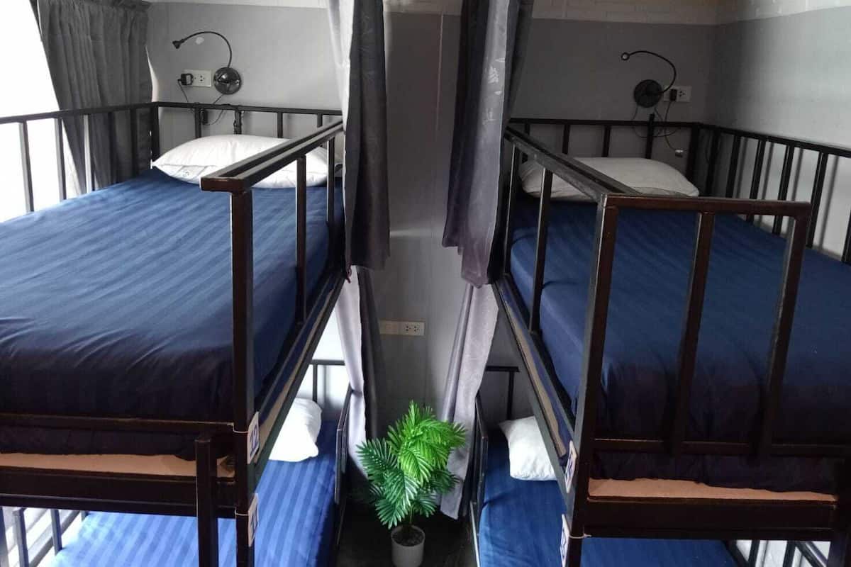 Hypo-allergenic bedding, laptop workspace, blackout curtains, free WiFi