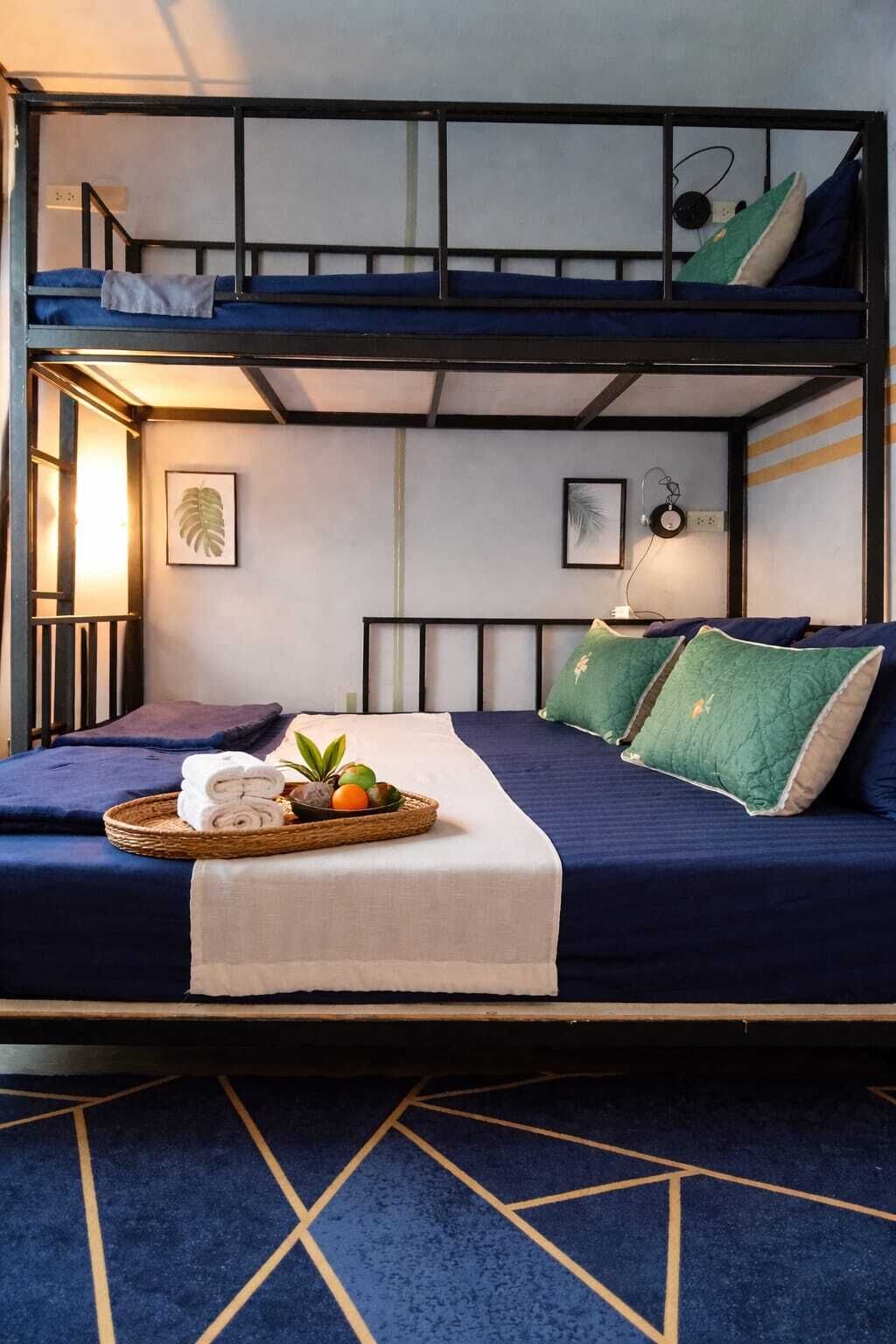 舒適四人房 | 防敏寢具、記憶棉床墊、迷你吧贈品、遮光窗簾/窗簾