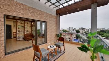 Family Studio | Living area | Flat-screen TV