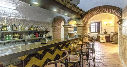 Your own private hotel 30 min to BCN for 25 guests