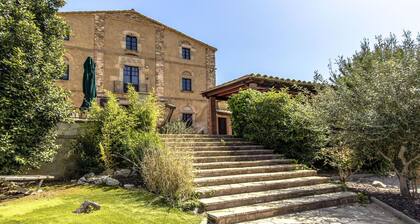 Your own private hotel 30 min to BCN for 25 guests