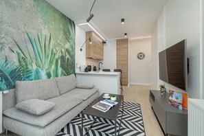 Apartment, 1 Bedroom, Balcony | 1 bedroom, bed sheets