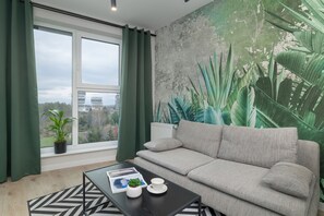 Apartment, 1 Bedroom, Balcony | 1 bedroom, bed sheets