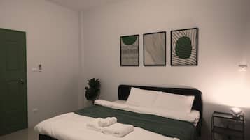 4 bedrooms, iron/ironing board, WiFi, bed sheets