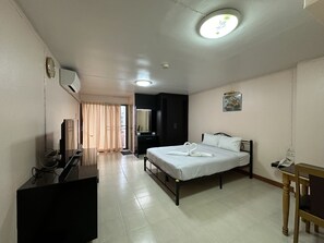 Free WiFi, bed sheets - Hotel Grand Mandarin Latphrao 130  (Bangkok)