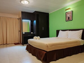 Free WiFi, bed sheets - Hotel Grand Mandarin Latphrao 130  (Bangkok)