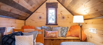 2 Family Cabins - Hot Tub - Fire Pits - Screened in Porches - 2 miles to Cloudland Canyon Park