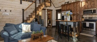 2 Family Cabins each have Hot Tub, Fire Pit & Screened in Porch - 2 miles to Cloudland Canyon Park