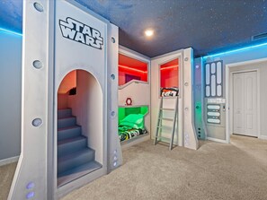 5 Schlafzimmer, Schreibtisch, Bügeleisen/Bügelbrett, kostenloses WLAN