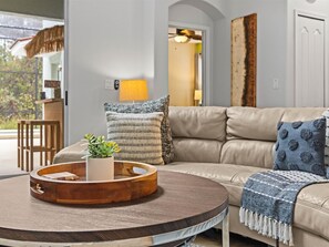 Smart TV, videogiochi, lettore DVD, impianto stereo