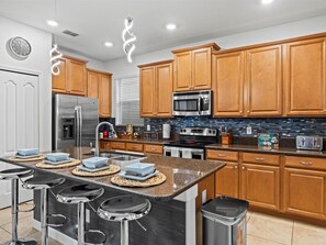 Fridge, microwave, oven, stovetop - Your Dream Getaway in Kissimmee near Disney, FL. (Kissimmee)