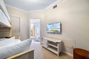 3 habitaciones, tabla de planchar con plancha, wifi y ropa de cama 