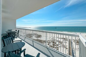 Outdoor dining - Perdido Dunes Tower 6W ~ Professionally Decorated + $400 in Free Daily Activities ~ Zoo/Parasailing (Orange Beach)