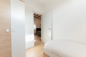 2 bedrooms, iron/ironing board, WiFi, bed sheets - Auténtico apt en el Centro de Madrid (Madrid)
