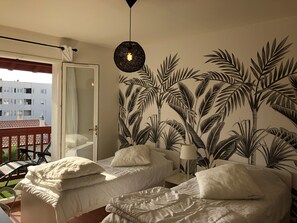 2 slaapkamers, een bureau, een strijkplank/strijkijzer, gratis wifi
