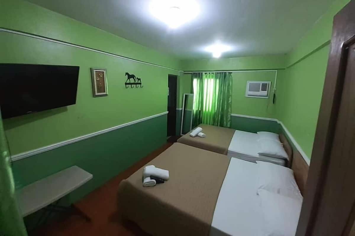 Standard Quadruple Room | Bed sheets
