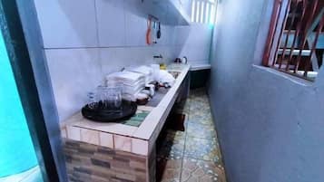 Cookware/dishes/utensils