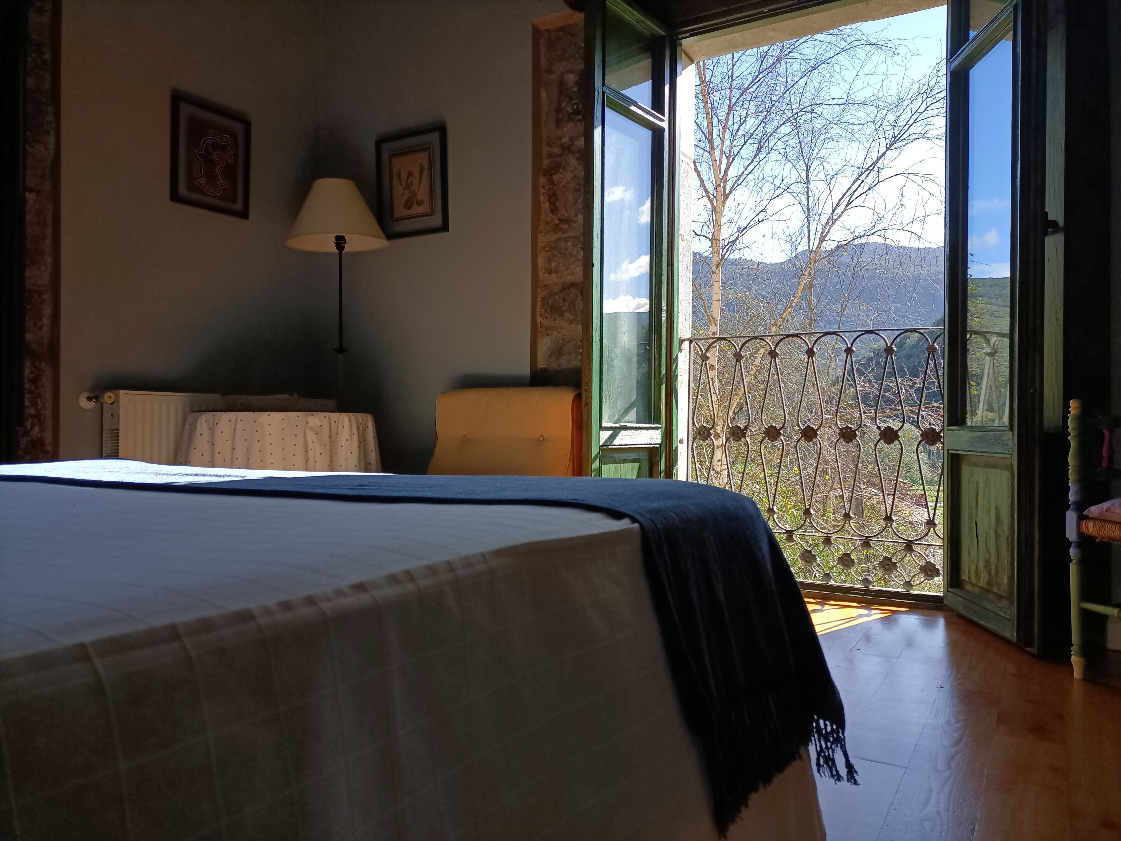 7 bedrooms, bed sheets