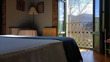 7 bedrooms, bed sheets