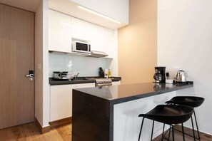Fridge, microwave, oven, stovetop - w* | Stunning loft in Cuauhtemoc (Ciudad de México)