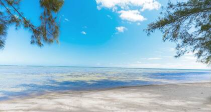 Room 3 - Secluded Rustic Bungalow by Tipaniers Beach