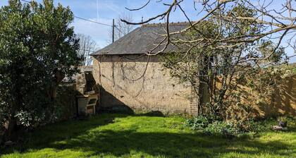 GĂźte charmant proche des ChĂąteaux de la Loire avec jardin privatif et parking.
