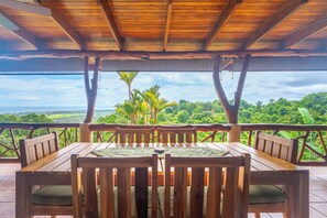 Outdoor dining - Private waterfall, Gated, Near Dominical (Quepos)
